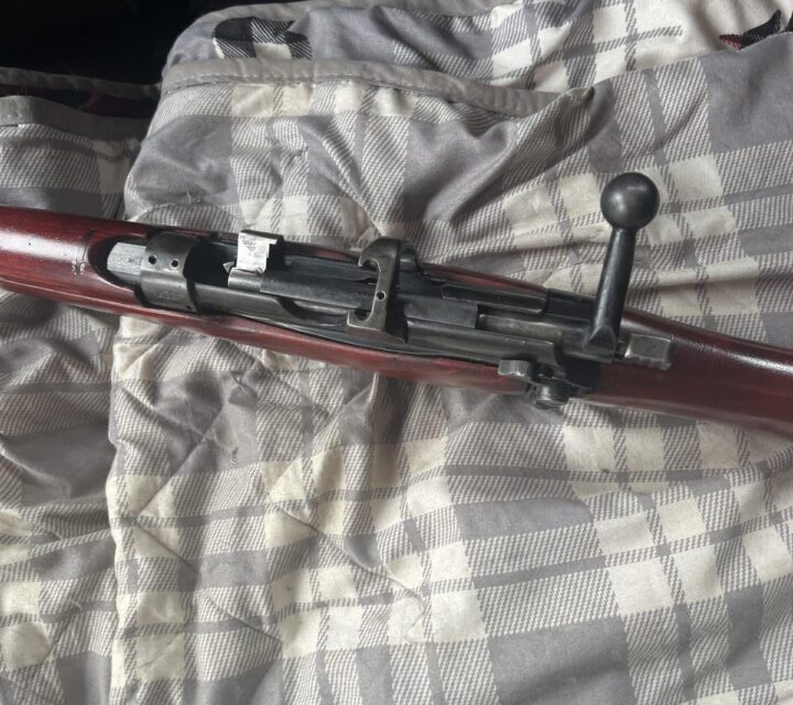 Très belle 303 en très bonne état.