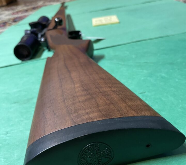 LIKE NEW NEW . COMES WITH BURRIS FULLFIELD E1 3X9X40 NEW SCOPE. SELLING AS A PACKAGE. TRADES IN PERSON ONLY ( IN LAVAL QC ) . SHIPPING IS $75 ANYWHERE IN CANADA. CONTACT RENÉ AT 514 713 2310 OR ADCRENE65@GMAIL.COM