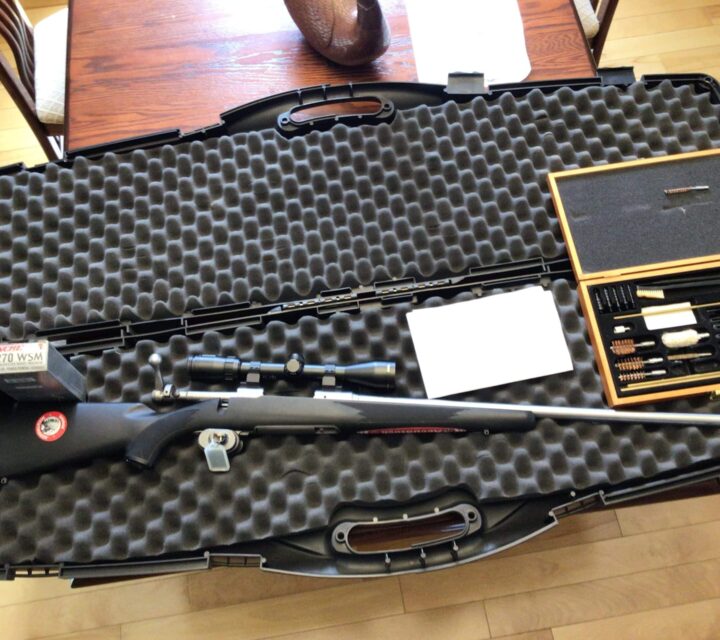 coffre rigide avec 2 Boites de cartouches une Boite pleine et la seconde Boite na que 14 cartouches 6 cartouches ont étais tiré pour ajuster le télescope