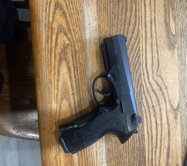 Révolver Beretta à aire comprimé.