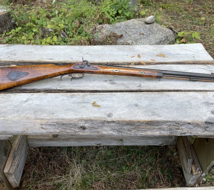 Échange magnifique carabine poudre noire percussion Hawken calibre 50 contre équivalent calibre 45