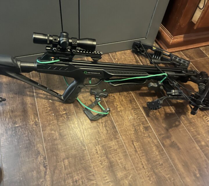 Arbalette center point a vendre comme neuf manque un morceau pour la corde