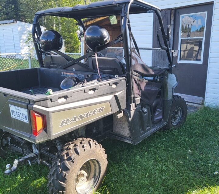 polaris cote as cote comme neuf seulement 900 klm 2021 rien as faire dessus je ne m'en sert pas asser pour le garder