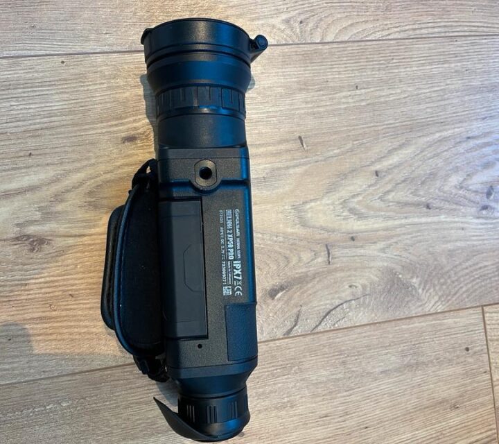 une deuxième batterie d'origine est également incluse.