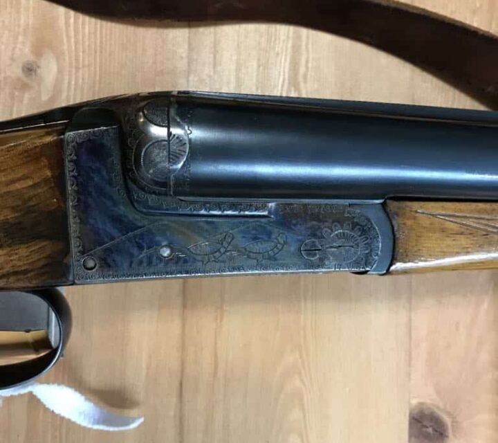 Fusil calibre 12 - canon 27.5 po - mécanisme à bascule - en parfaite condition - bois ciselé - Arme enregistrée = PPA valide exigé