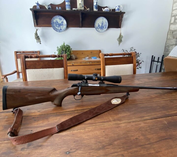 Carabine médaillon bolt action avec muzzle break en 300wsm avec scope Nikon 3x9x40 et bretelle plus deux chargeurs