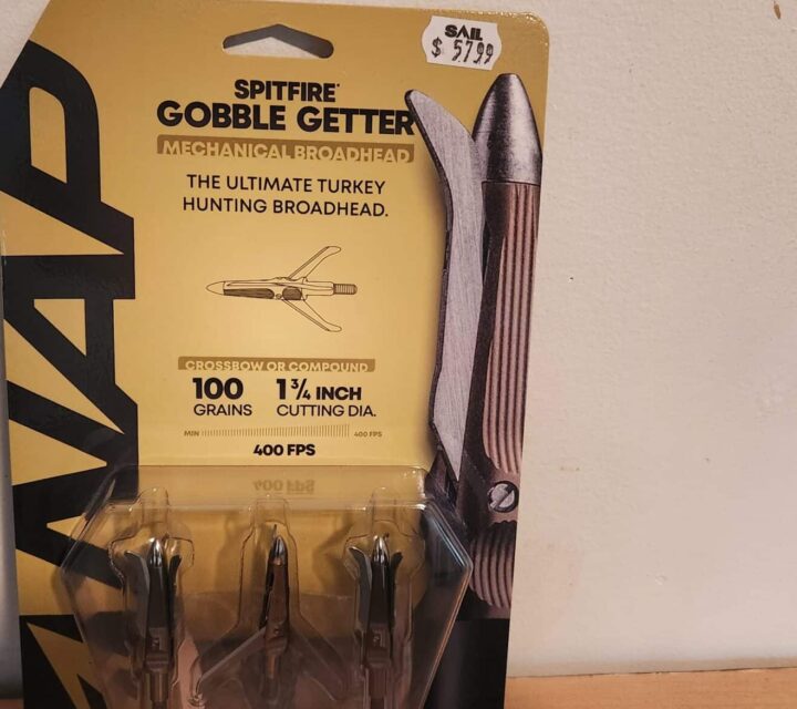 3 pointe de chasse mecanique neuve jamais utilisé .100grain coupe 1"3/4 valeur 60 plus taxe pour 45$