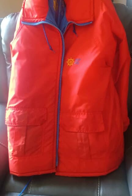Manteau  orange  pour chasse et pèche  x large sert  de bouée de sauvetage également  et dossard .