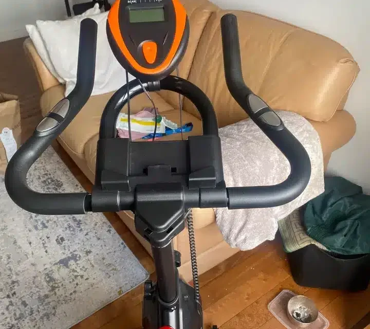 Ce vélo est un choix parfait pour faire du sport à domicile. Avec un état impeccable