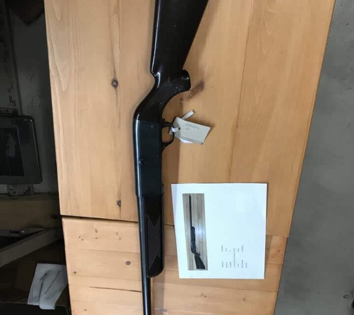 Fusil Stevens - modèle 124-C- calibre 12 - canon de 28 po. mécanisme à verrou - en très bonne condition -