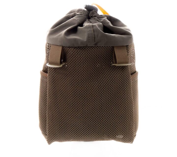 <li>Le SYS Hauler est l'option minimaliste pour les chasseurs de selle. Il est doté du système de fixation modulaire à déconnexion rapide et est construit avec des tissus silencieux et sans souci.</li>