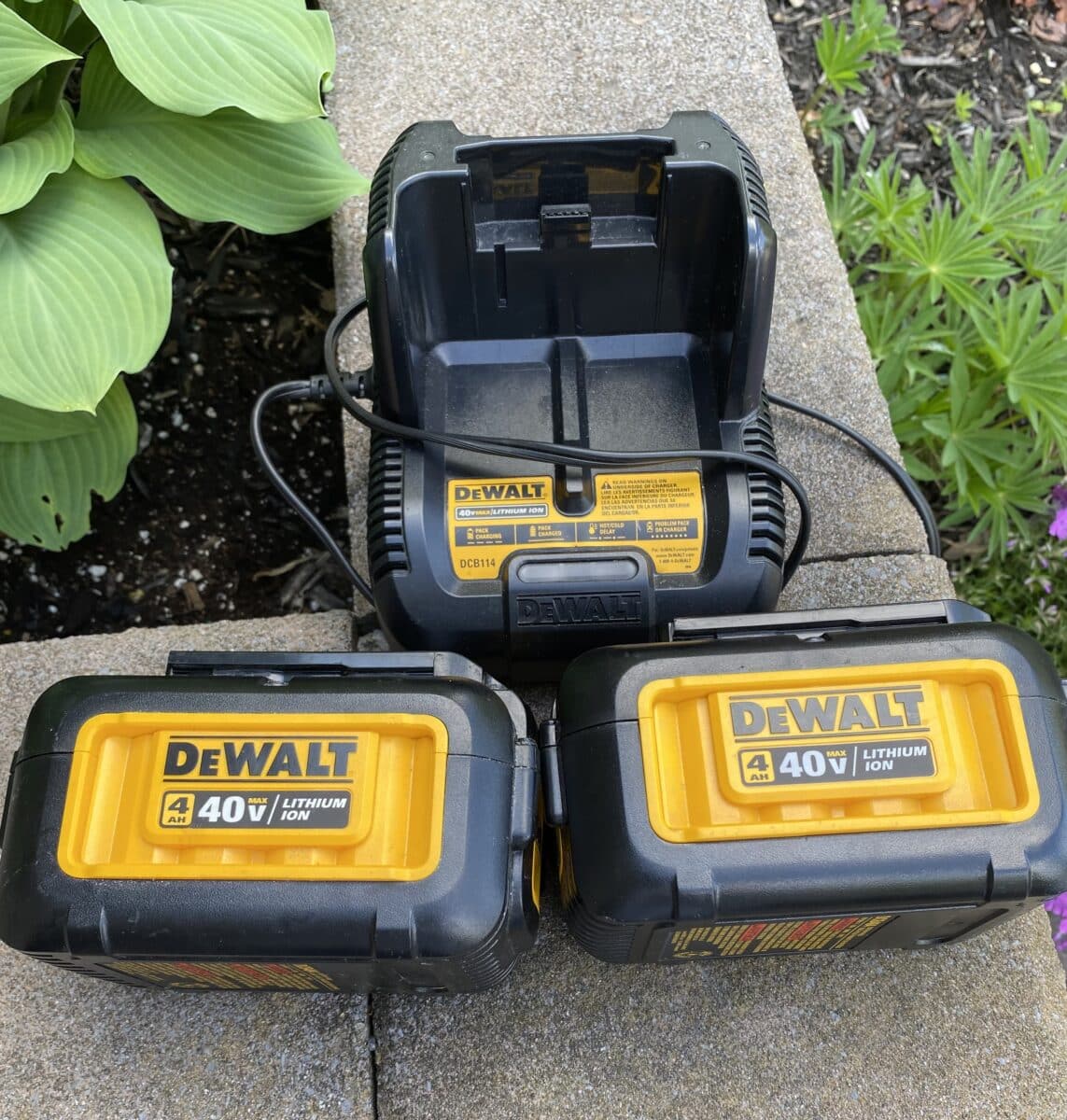 Batteries 40v et chargeur DeWalt