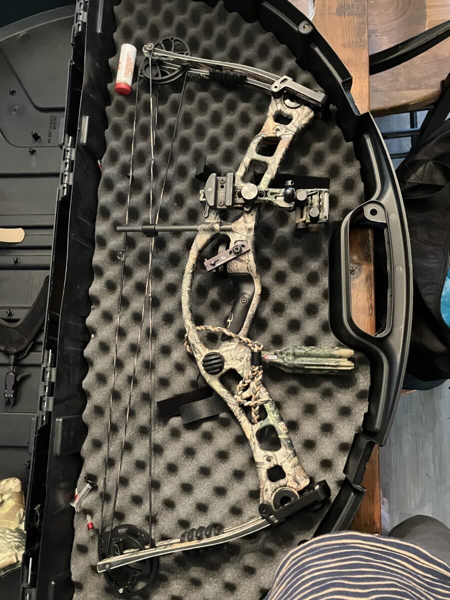 Hoyt TurboHawk 60lbs pret pour la chasse.