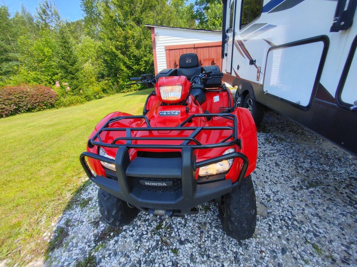 VTT Honda Foreman 2013 avec chenilles et pelle à neige