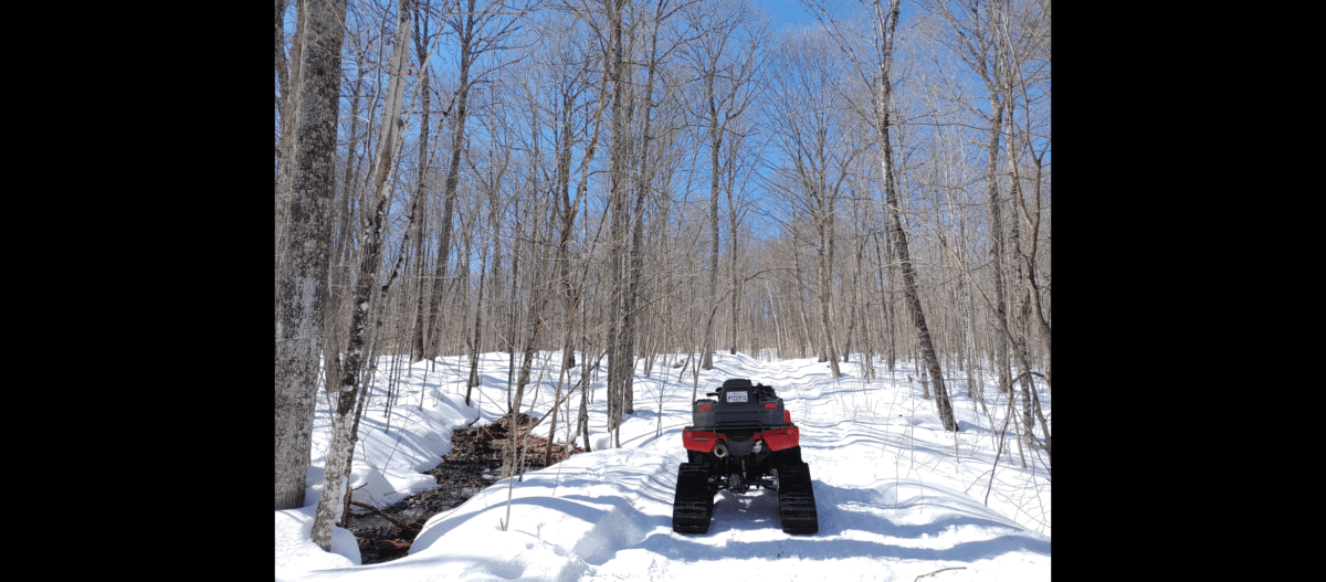 VTT Honda Foreman 2013 avec chenilles et pelle à neige