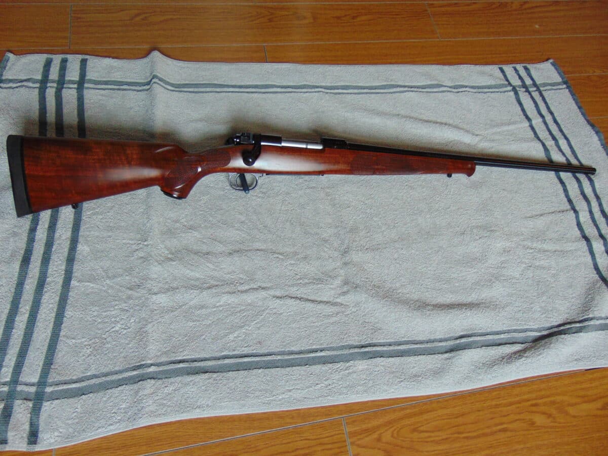 Pour la relève Winchester Model 70 Featherweight cal. 243