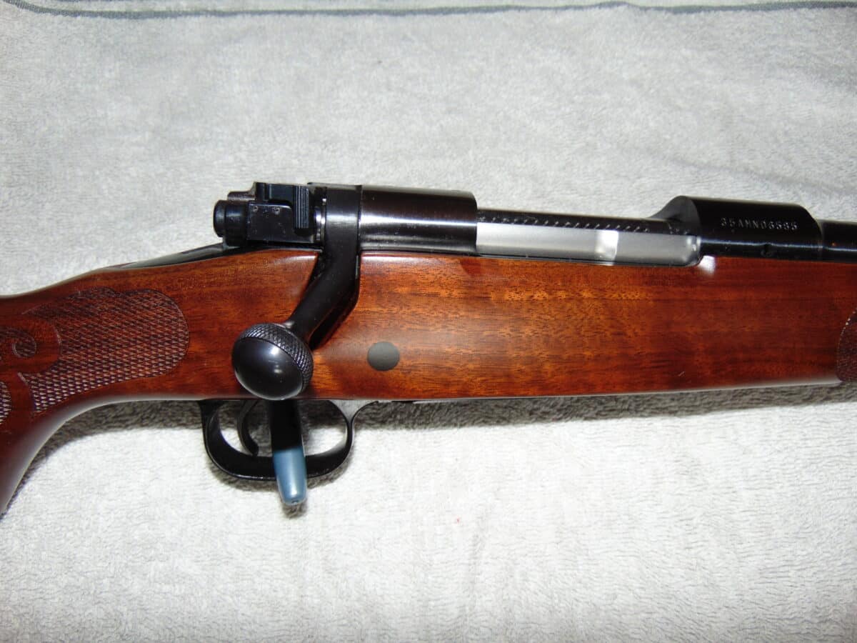 Pour la relève Winchester Model 70 Featherweight cal. 243