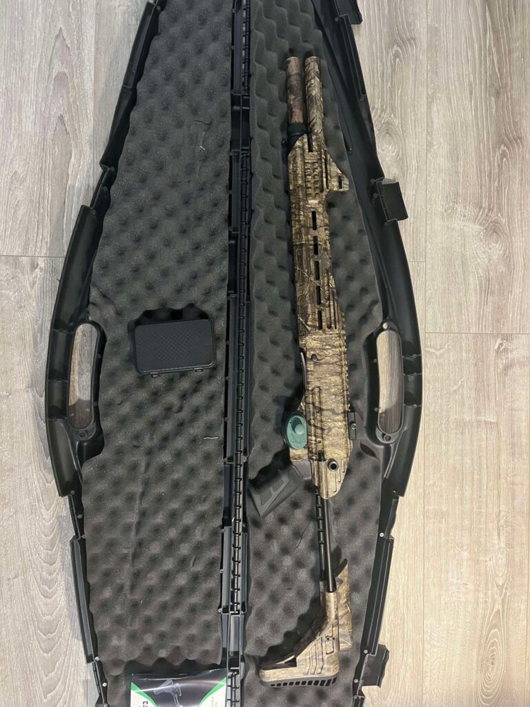 Canuck Engage Semi Auto 12ga Canuck Engage Semi Auto 12ga - <p>12 Gauge Semi-Auto Shotgun with Straight line recoil system
5+1 Capacity
3″ Chamber
18.6” Chrome-lined barrel
Ghost ring rear sight, Fibre-optic front sight
Rear Picatinny rail with Aluminum fore-end with Picatinny rails at 3 and 9 o’clock, with MLOK and QD slots on both sides
Multi-position stock with Adjustable cheek piece
3 Mobil Chokes</p> - 700 $ à vendre sur le site d'annonces classées Clicannonces.ca