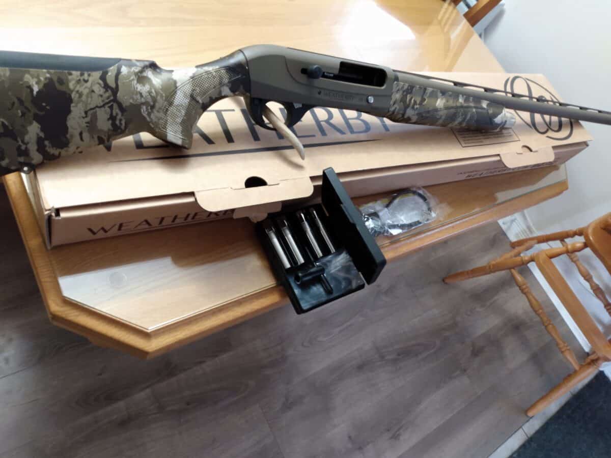 ***1-Weatherby 18i Waterfowler 12 ga semi auto