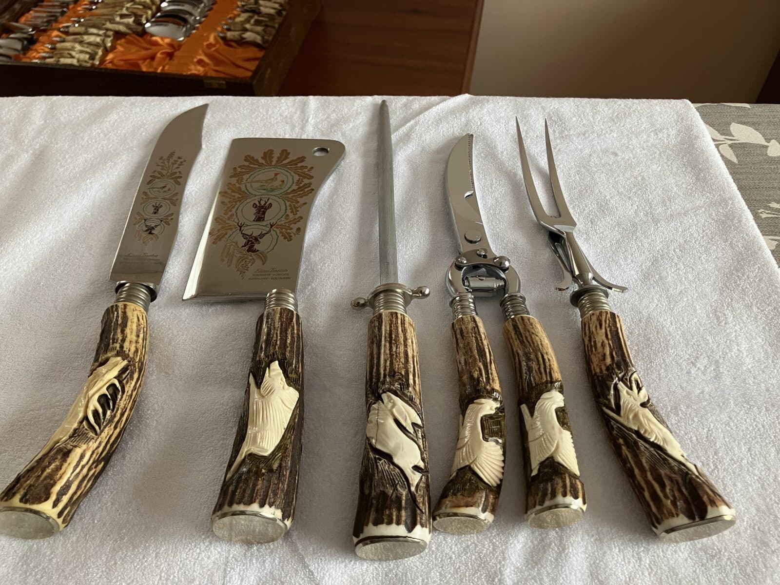 COUTELLERIE DU CHASSEUR CHEVRONNÉ