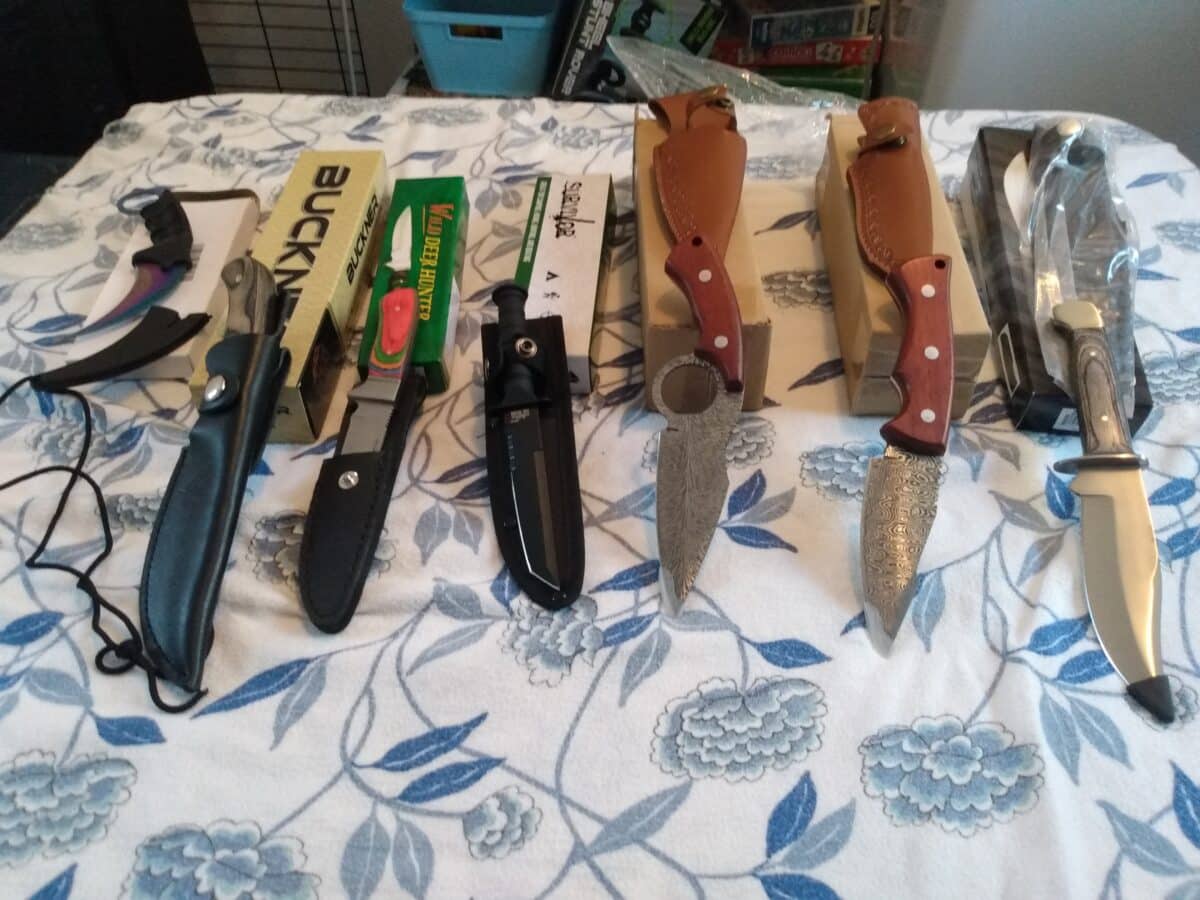 Collection de 22 couteau de chasse