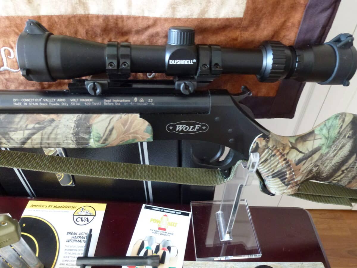 MUZZLELOADER CVA WOLF CAMO CAL. .50 avec telescope BUSHNELL