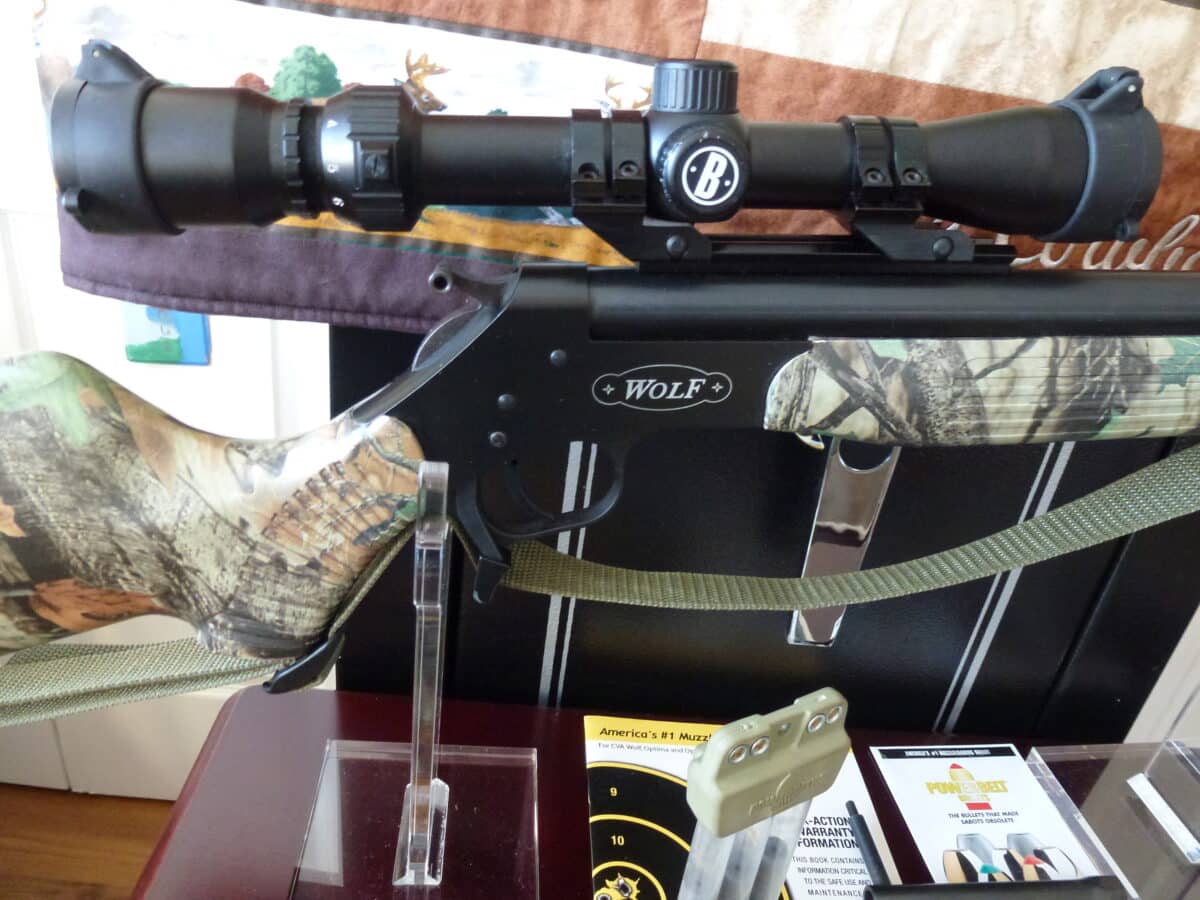 MUZZLELOADER CVA WOLF CAMO CAL. .50 avec telescope BUSHNELL