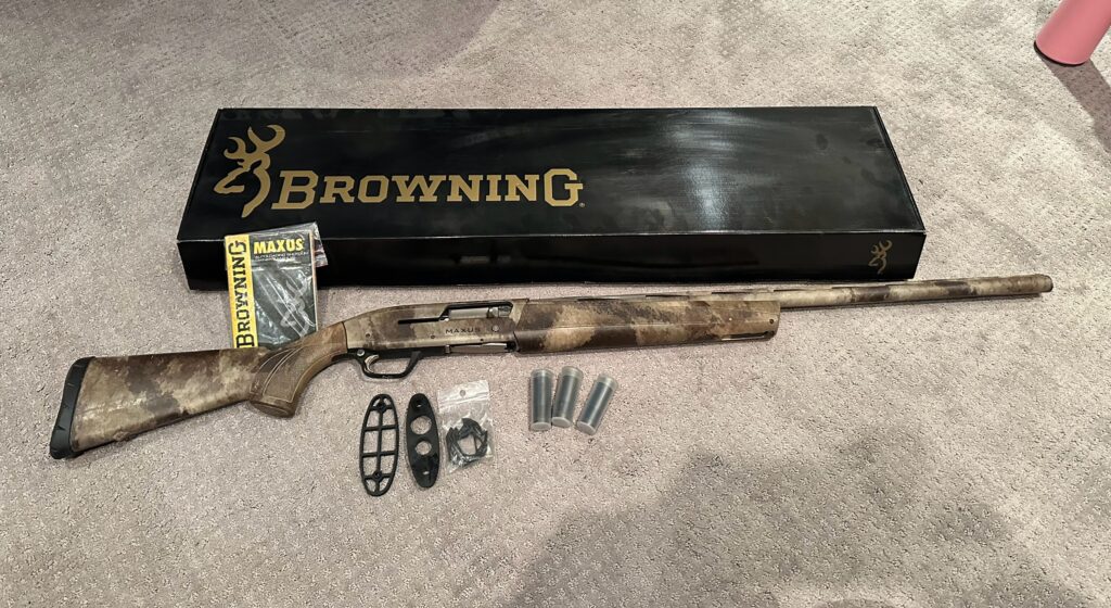 Browning Maxus couleur A-tacs - Un superbe Browning Maxus chambré 3.5 pouces semi-automatique. - 1200 $ à vendre sur le site d'annonces classées Clicannonces.ca