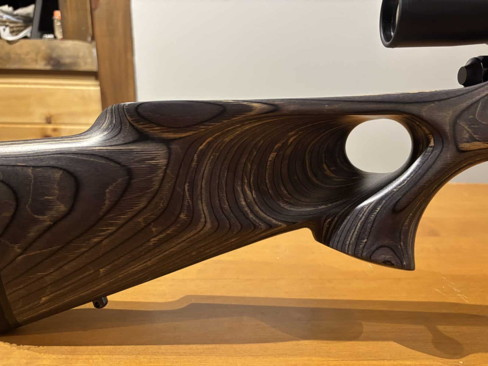 Savage 17 HMR 93r17 canon lourd laminer