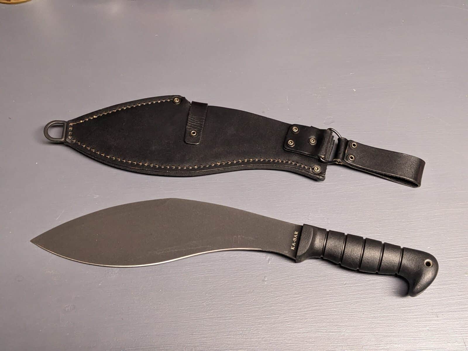 Couteau USMC et Kukri de combat KA-BAR