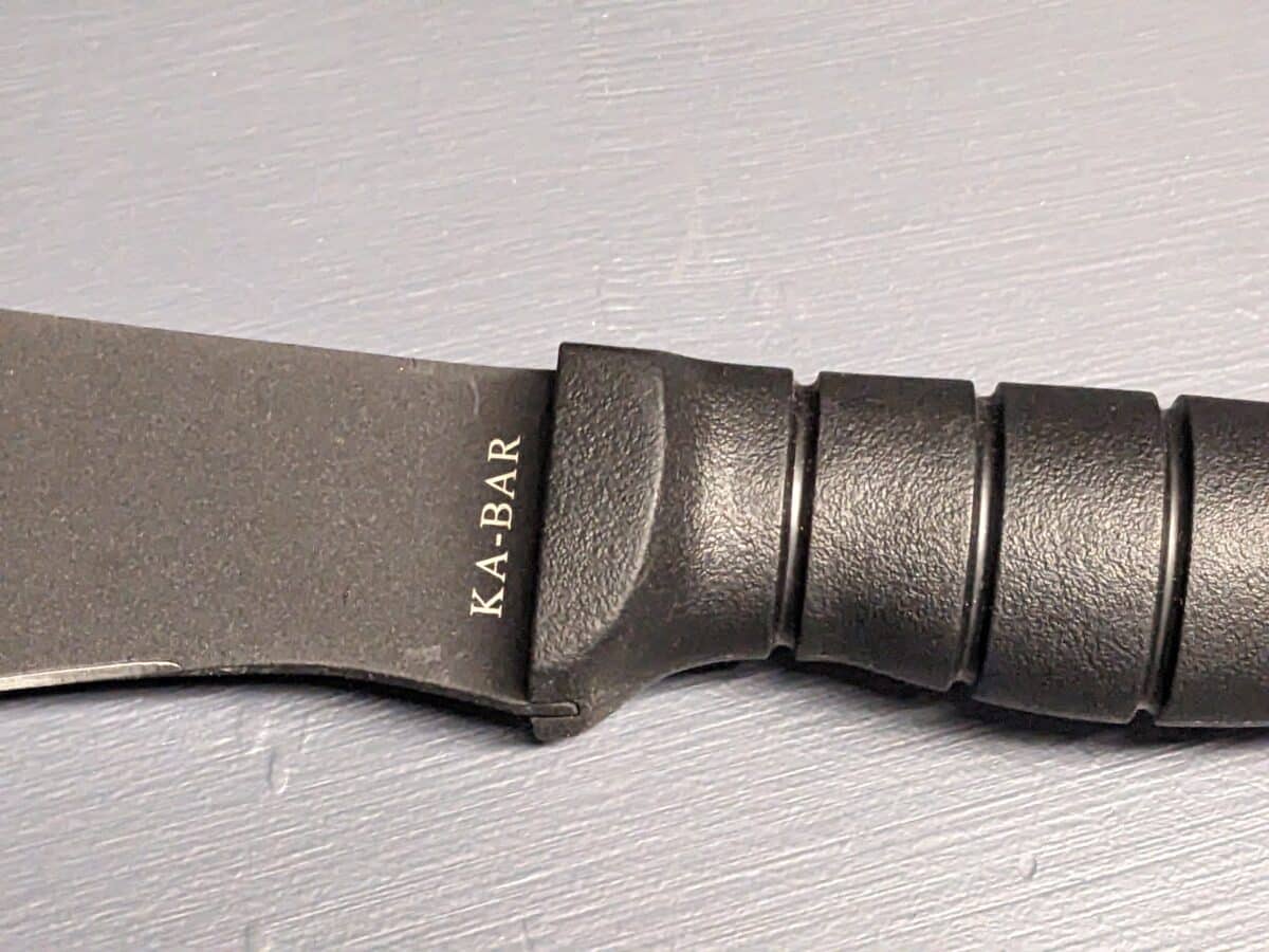 Couteau USMC et Kukri de combat KA-BAR