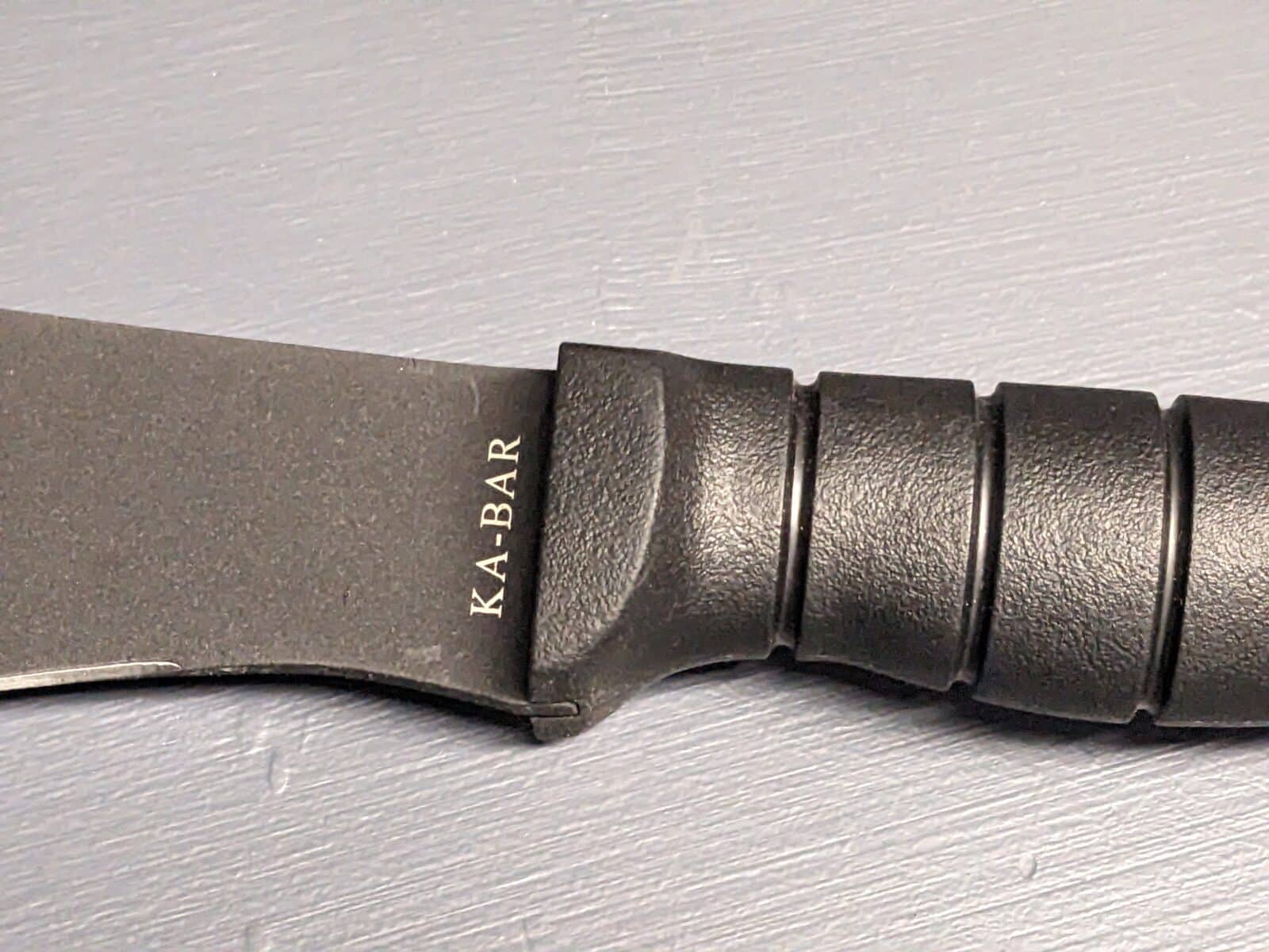 Couteau USMC et Kukri de combat KA-BAR