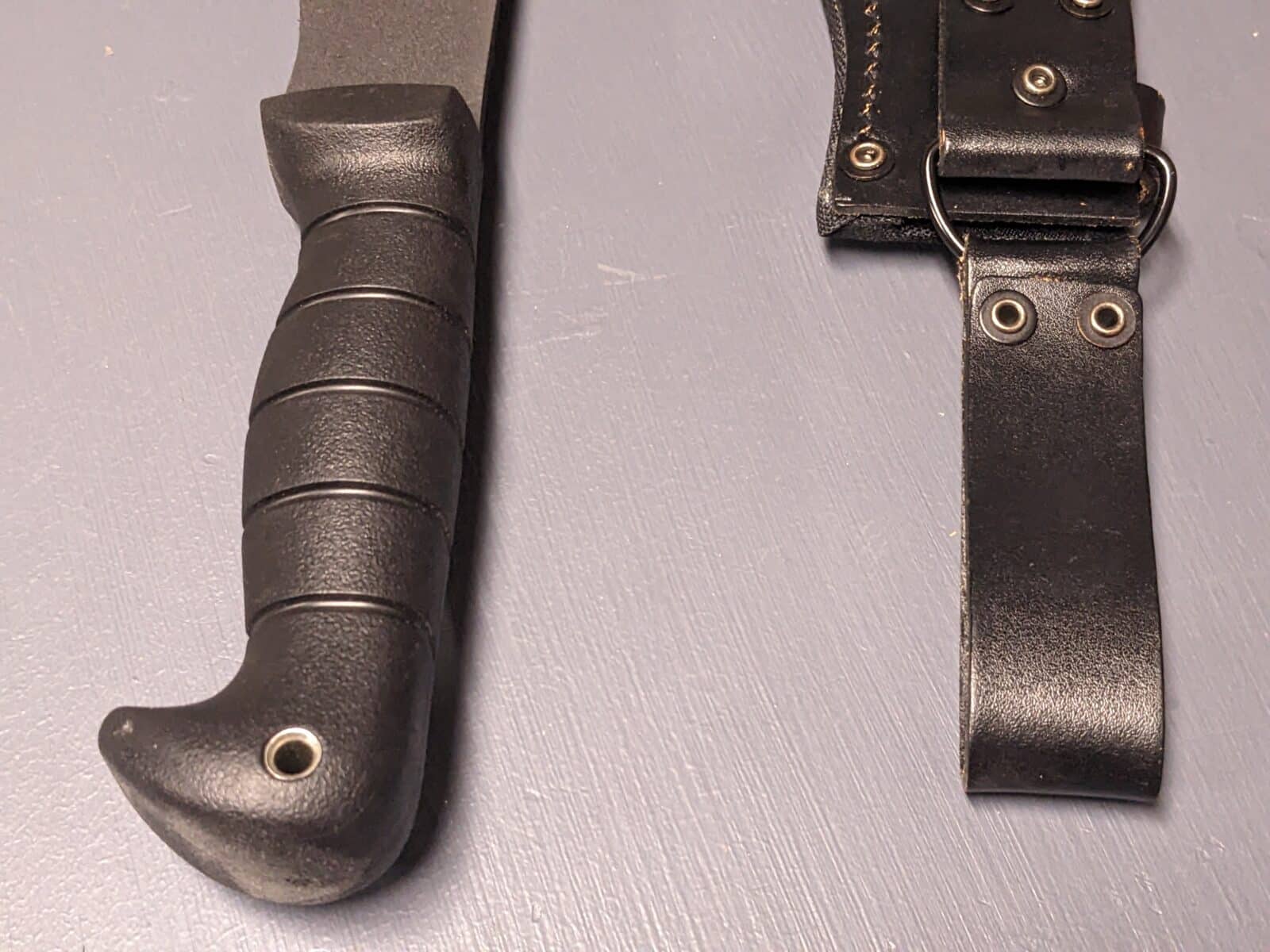 Couteau USMC et Kukri de combat KA-BAR