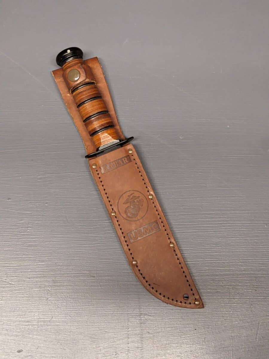 Couteau USMC et Kukri de combat KA-BAR