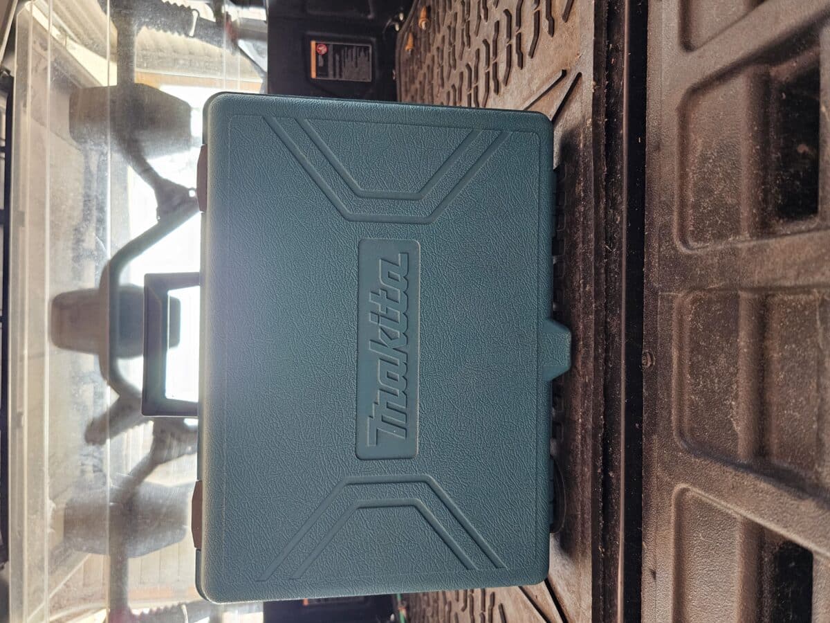 perceuse électrique 3/8 MAKITA