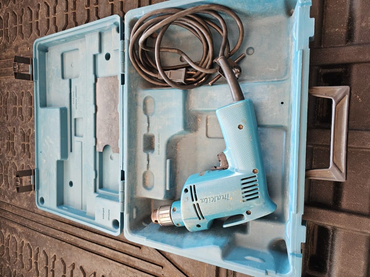perceuse électrique 3/8 MAKITA