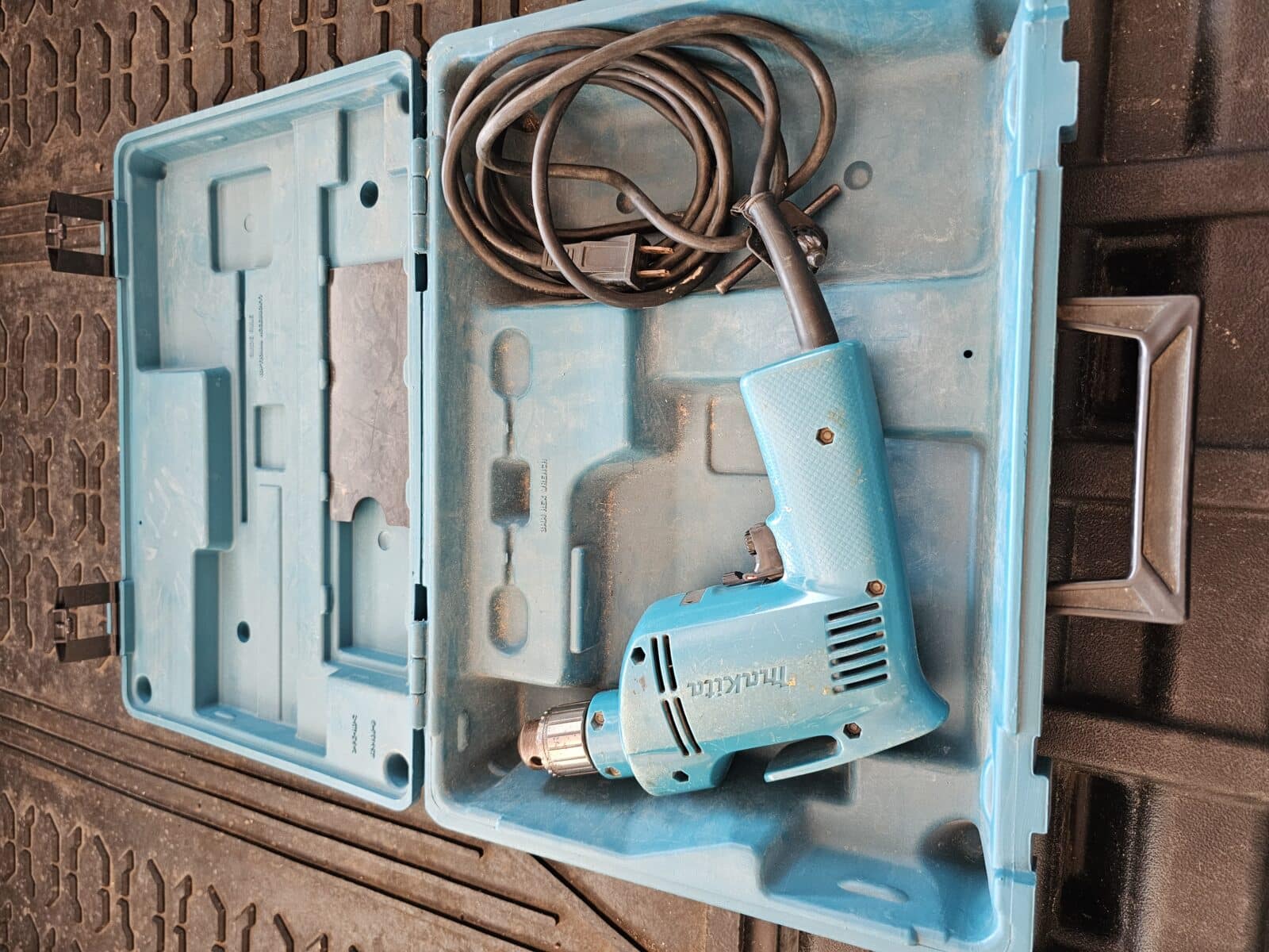 perceuse électrique 3/8 MAKITA