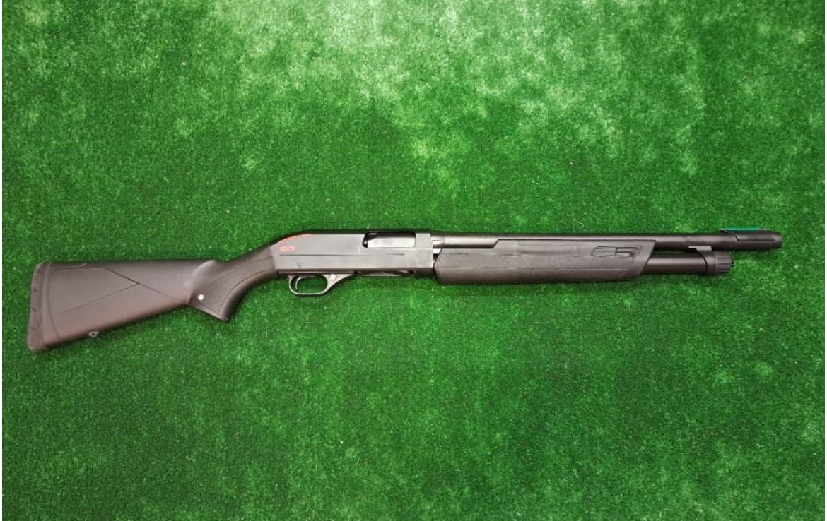 Fusil à pompe Winchester SXP cal. 12/76 mm