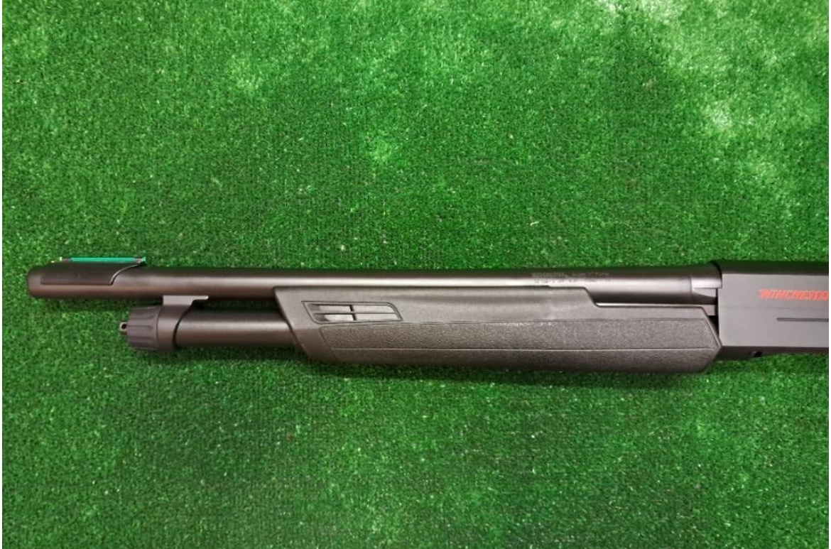 Fusil à pompe Winchester SXP cal. 12/76 mm