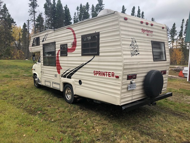 1986 motorisé 21 pieds 80.000 kilos.