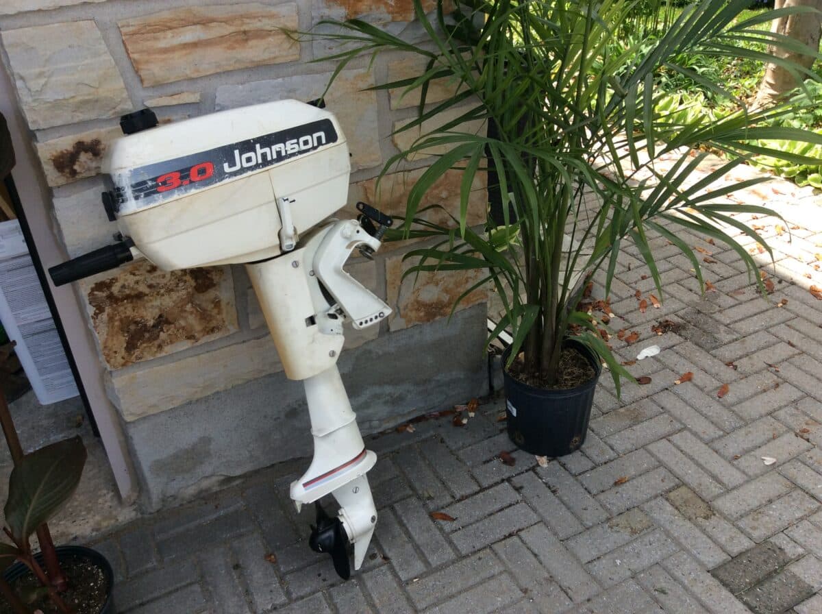 Bon petit moteur JOHNSON 3 HP