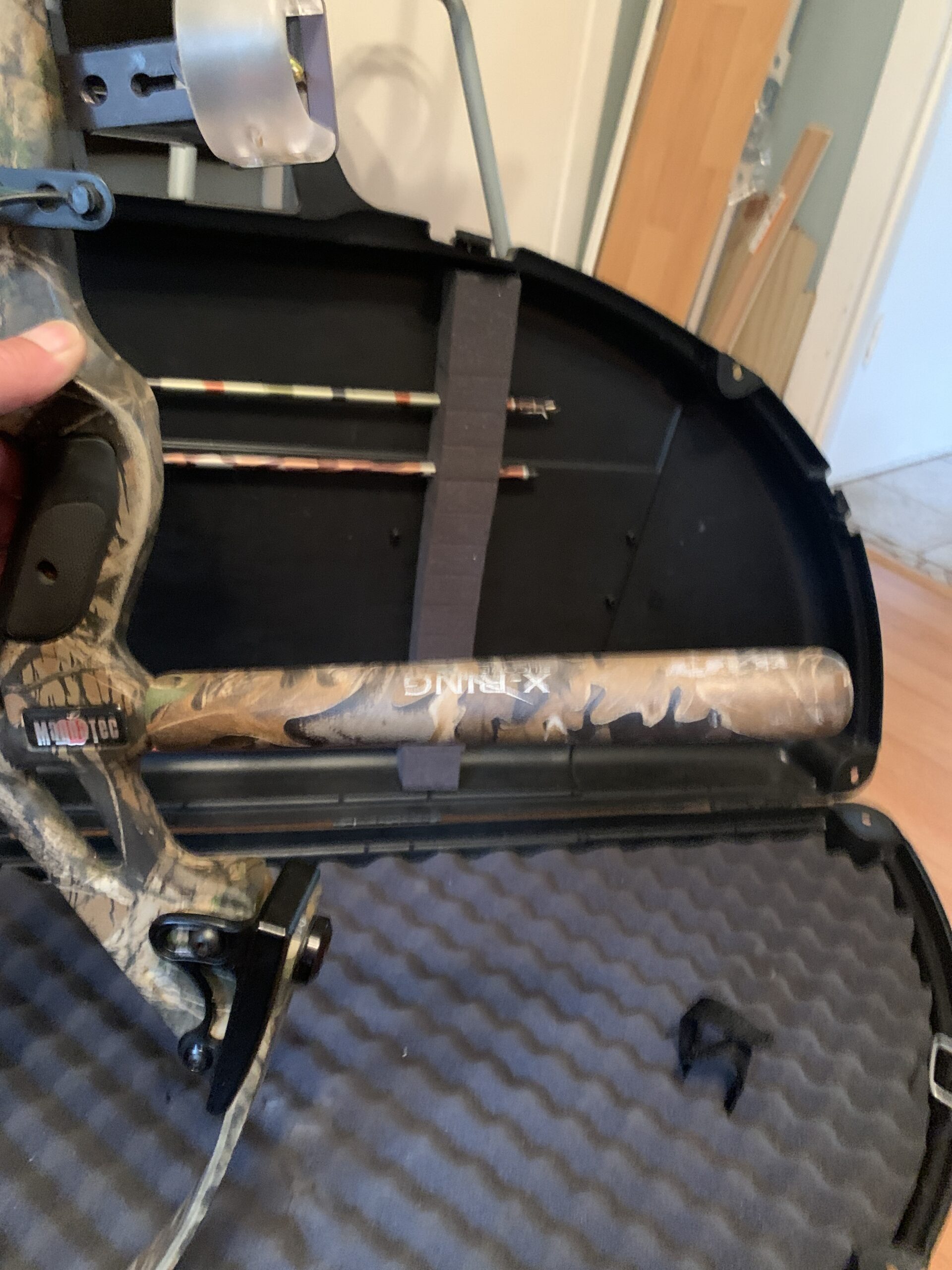 Arc de chasse à poulie avec étui rigide prête pour la chasse