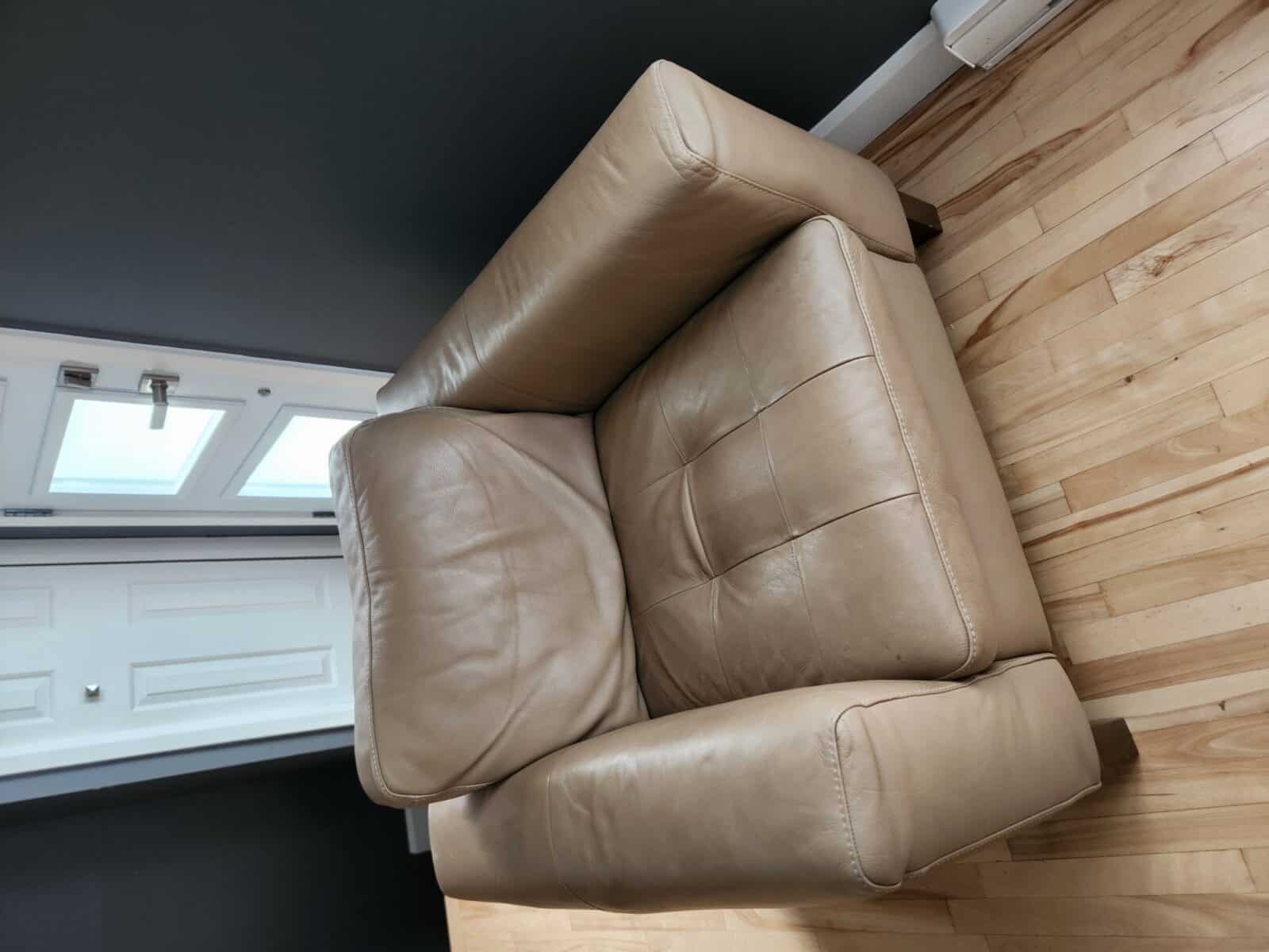 Divan et fauteuil en cuir