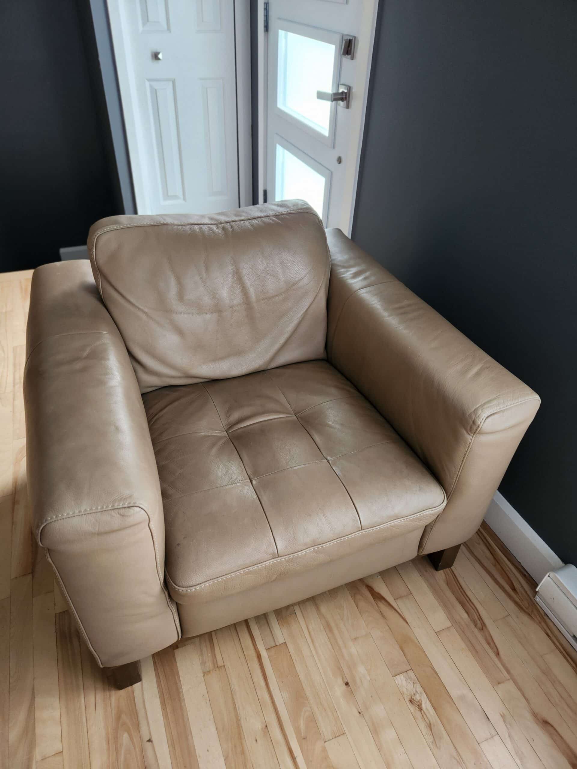 Divan et fauteuil en cuir