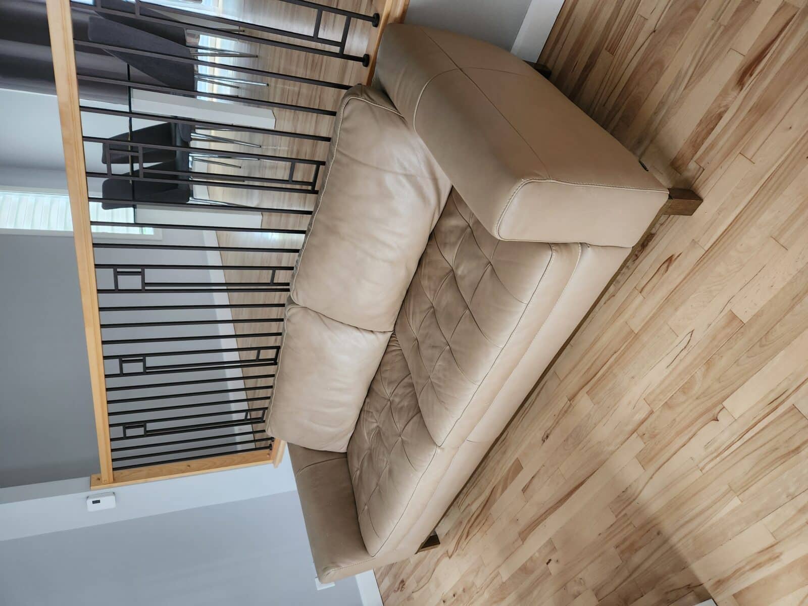 Divan et fauteuil en cuir