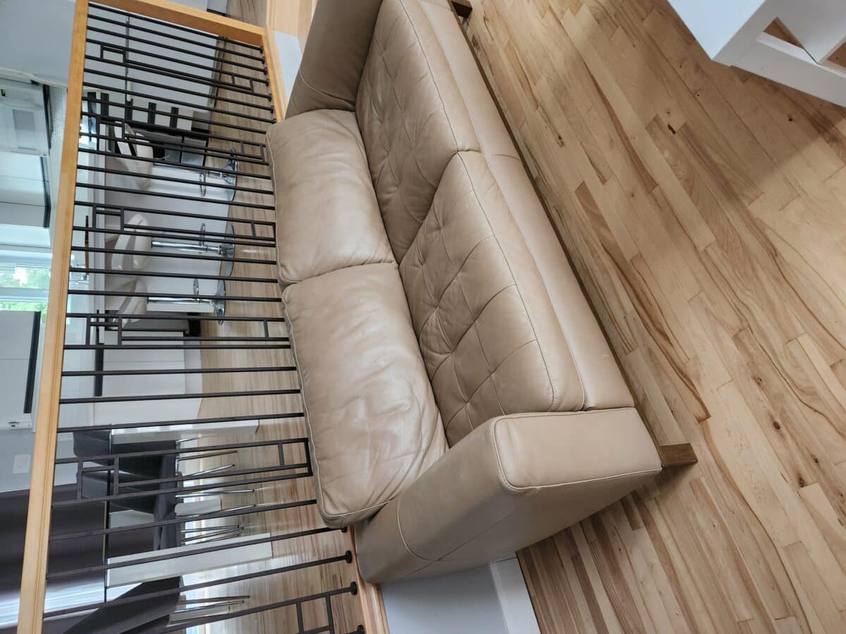 Divan et fauteuil en cuir