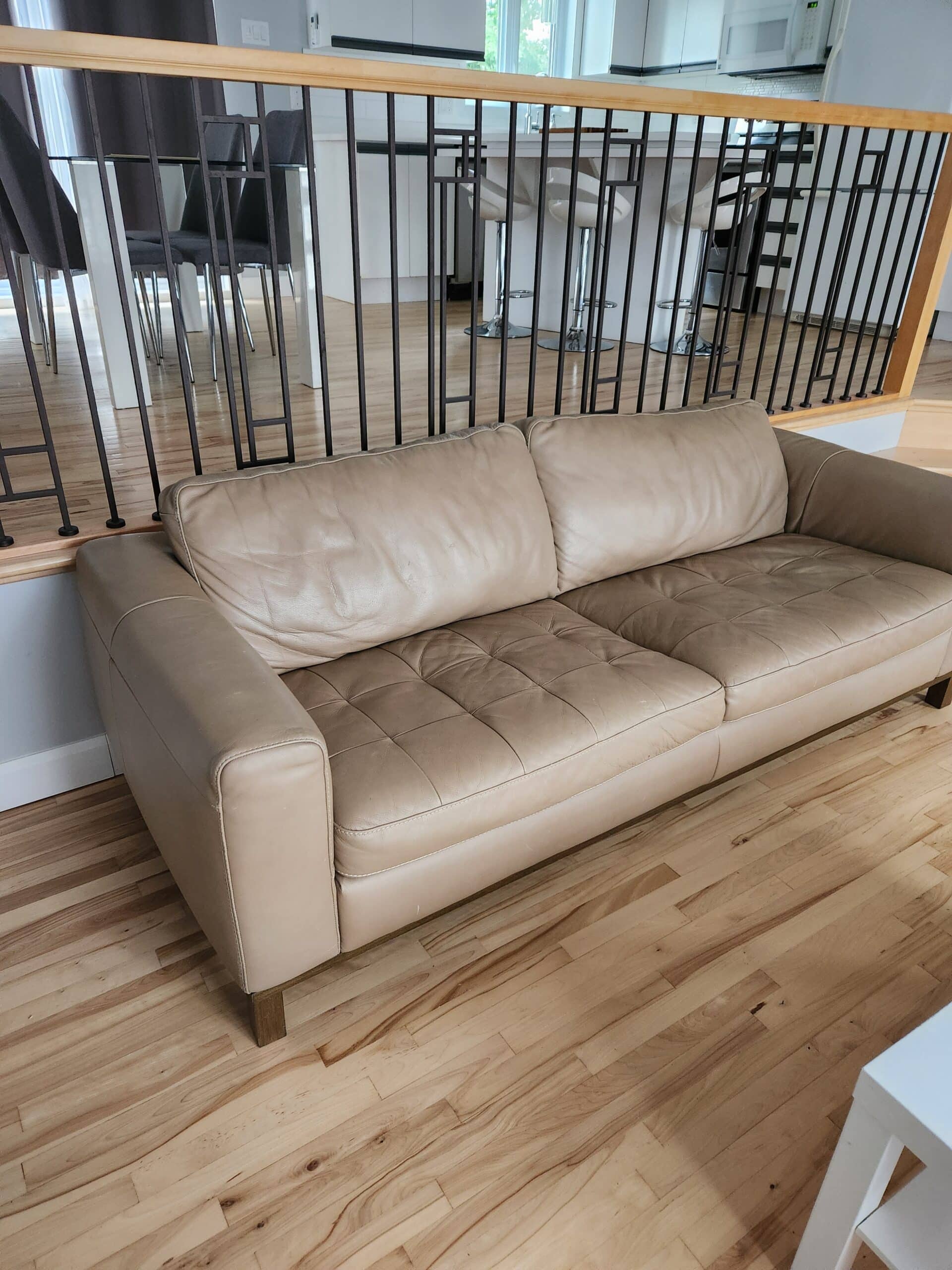 Divan et fauteuil en cuir