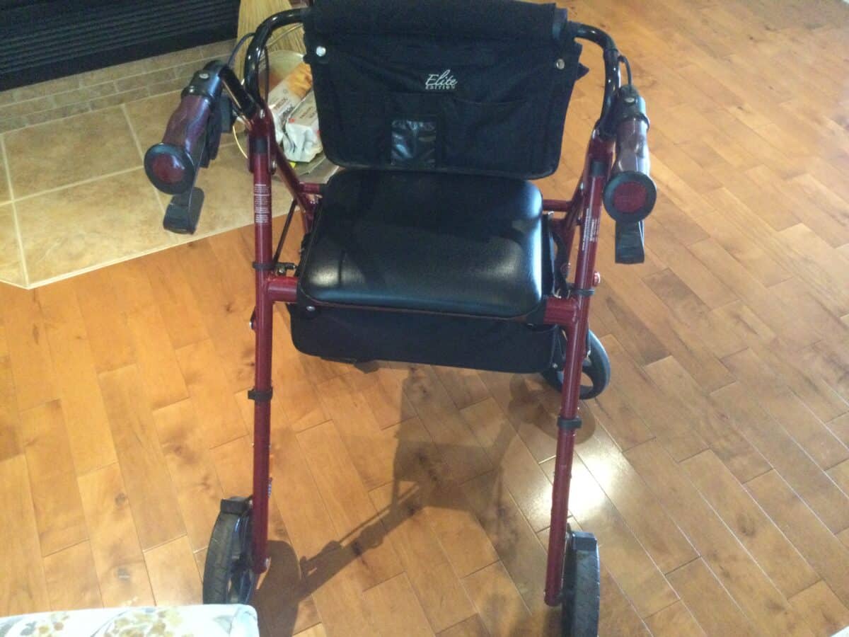 Déambulateur pliable, ajustable avec siège