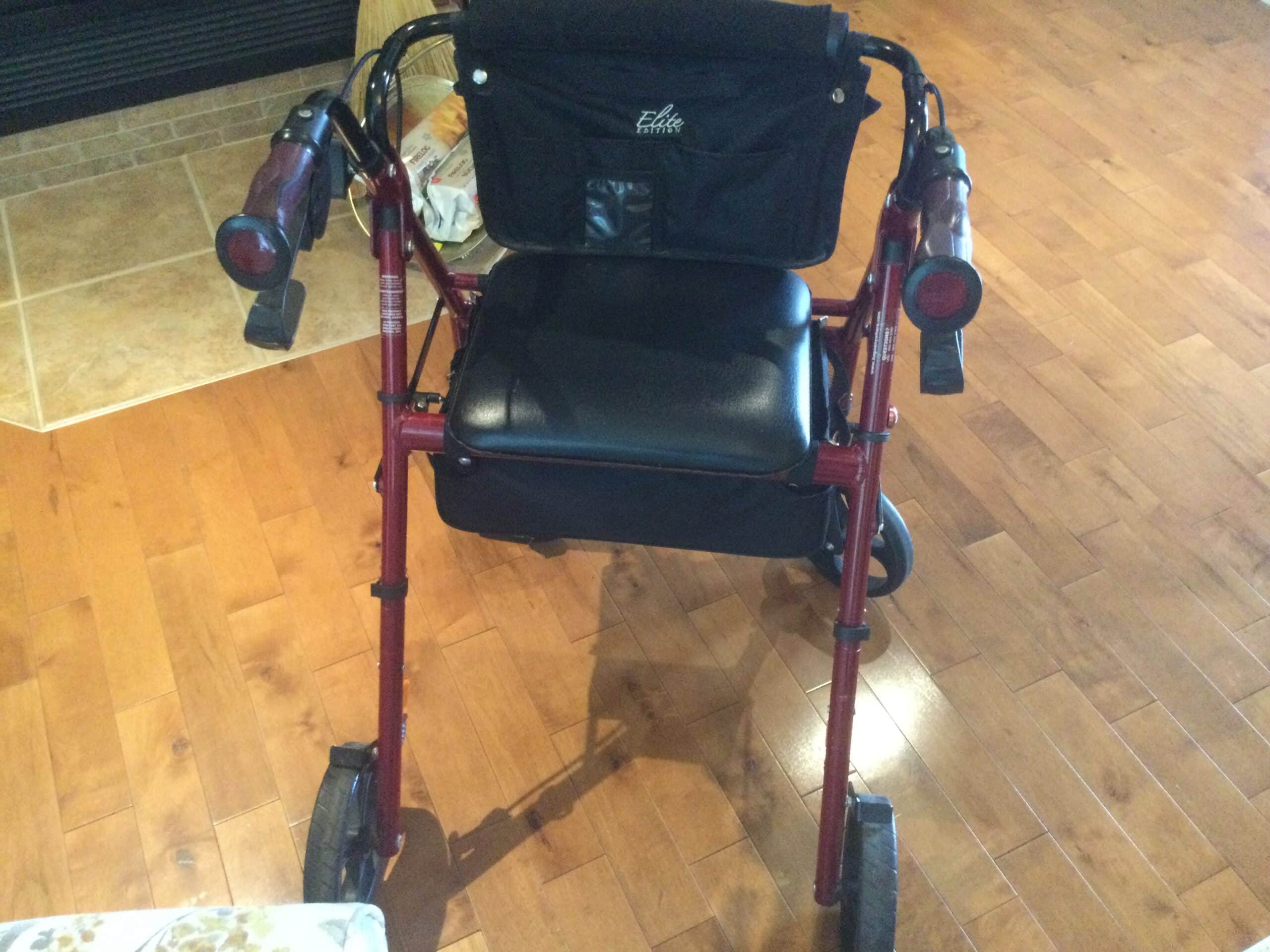Déambulateur pliable, ajustable avec siège