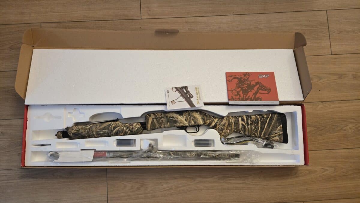 Fusil à pompe calibre 12 Winchester SXP waterfowl hunter